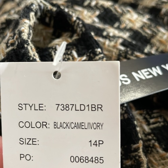 NEW Briggs New York Blazer. Size 14P - Picture 8 of 8